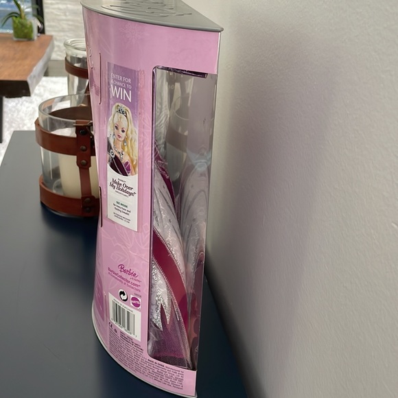 2005 holiday Barbie by Bob Mackie. NIB - Picture 4 of 8